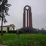 Between Parks - King Bed - Central - Football Field